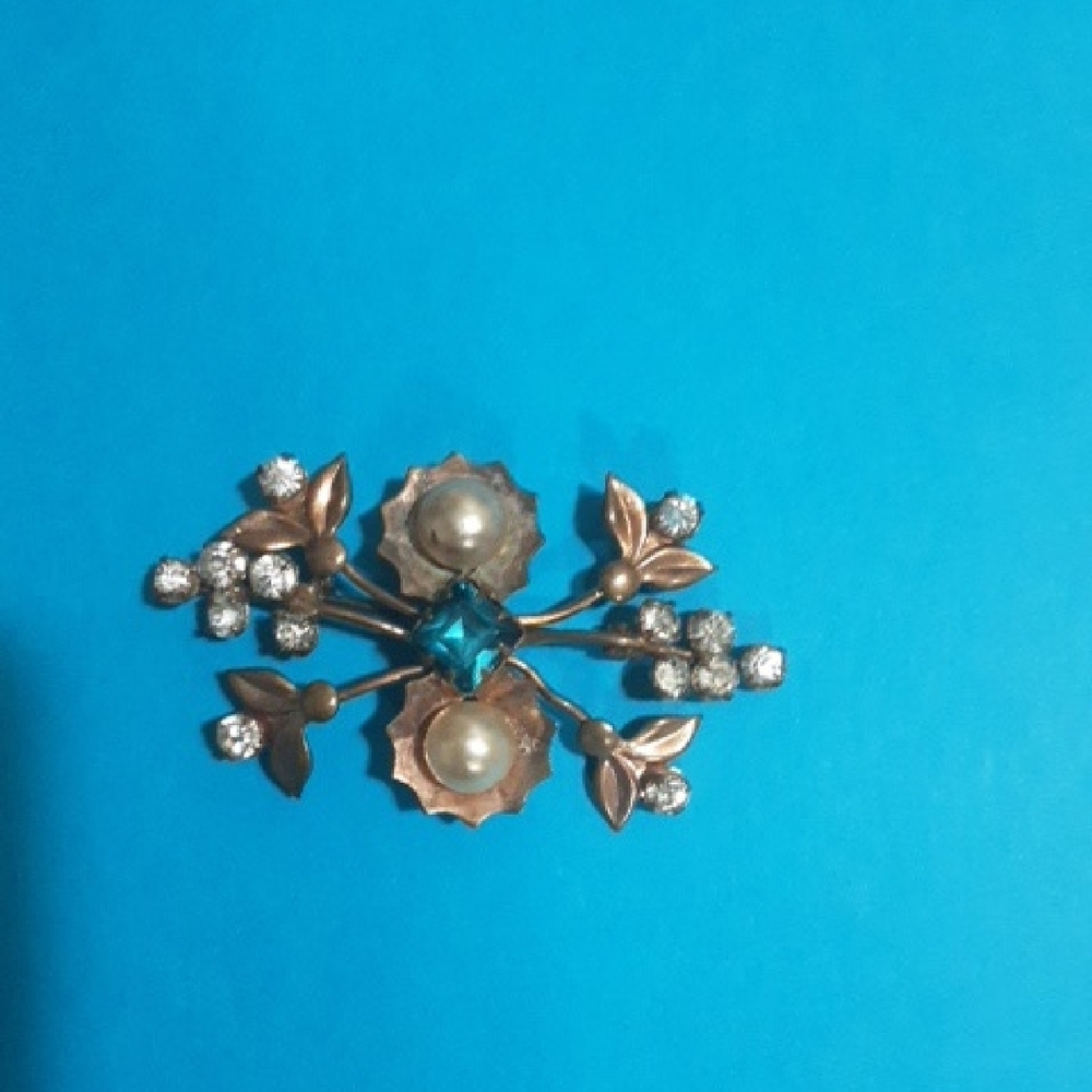 Elegant Gold and Rhinestone Brooch with Blue And Faux Pearl Accent